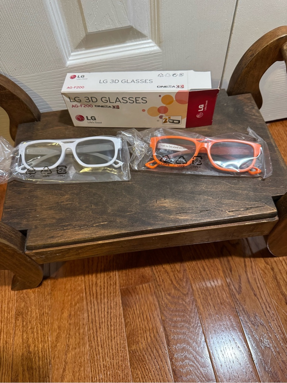 LG AG-F200 Cinema 3D Glasses 2 Pair White Orange Original Box